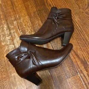 Life Stride Brown Booties Preowned size 9
